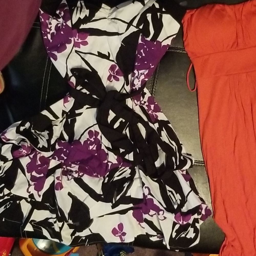 2 dresses - Picture 2 of 3